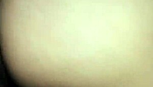 Смотри любительскую пизду крупным планом на жопе