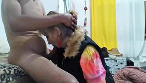 Plavuša milfka puše kurac