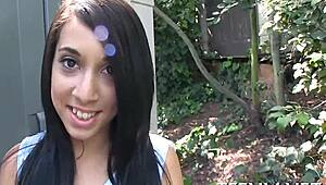 Beauty Is Sucking Hunks Wang Passionately After Getting Paid?