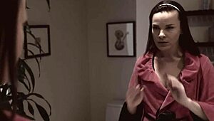 Jag kan inte tro att Dana DeArmond, Jade Nile och Adriana Chechik turades om att sitta på mitt ansikte för vilda lesbiska orgasmer med strap-on lek och djup slickning.