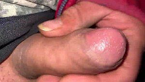 watch me flash and masturbate solo!