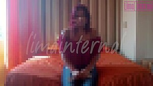 Her friends encourage her to record 😏