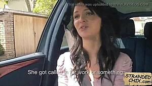 Niesamowita nastolatka 18+ Belle Claire mocno ruchana na zewnątrz w publicznej scenie autostopowiczki