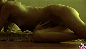 smoking hot alexandra, wanna see me finger my muff on this bed?