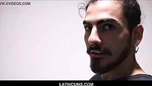 Băieți latini tineri fierbinți în orgie sălbatică pentru bani