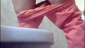 I can't stop watching her piss in secret