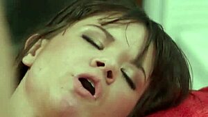 Крутая 18+ малышка Элисон Рей ублажает извращенца после жаркого массажа