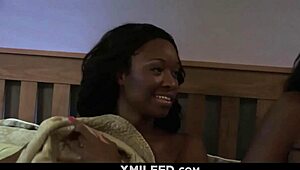 Помолвленные эбони милф делятся интенсивным удовольствием ножниц