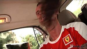 Guy fucks naughty babe in amateur hardcore session