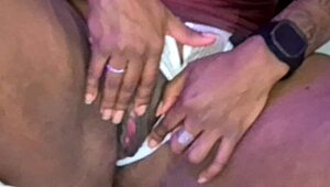 Βραζιλιάνα σύζυγος σκύβει για γυμνό γαμήσι