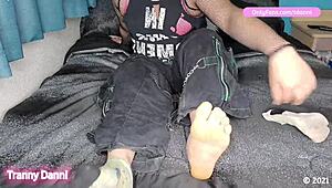 エモスケーター娘がトラニー・ダニに足支配ガチ攻め見た？