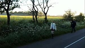 Ce film are scena asta cu prostituata unde o găsesc ajută