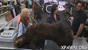 wow, a huge cock sliding into a tight pussy! 😍