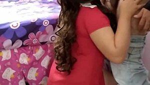 espíe a mi tío cojiendo con mi hermana, ¡dios, me excita tanto verlos!