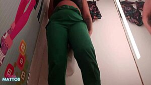 fui comprar roupas, mas acabei peladinha nos provadores, hein?