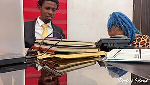 Le meto duro a mi jefa en la oficina para no perder el curro