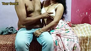 Nagyon forró házas feleség intenzív fujtát ad a hotelszobában