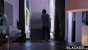 लेक्सी और एंटन डर्टी बात करते हैं जब हार्ड राइडिंग कर रहे हैं