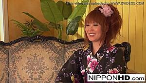 日本模特在公共厕所被抓自摸，太大胆！