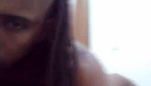 Prima safada feels deep pleasure from oral cock action