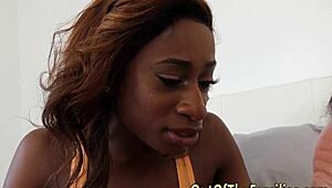 Man, this Ebony Stepdaughter Sucks a Huge White Shlong! 😲