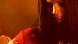 Wow, check this sexy brunette babe shaking her belly in a hot dance!