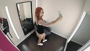 I wet my figa in fitting room wearing micro mutandine.