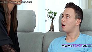 Stemor guider jomfru stesønn gjennom forbudte lekser