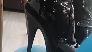 Veve Pops Balloons in Latex Stockings with Sharp Needle