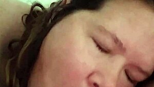 Retro beauty gives a mind-blowing blowjob