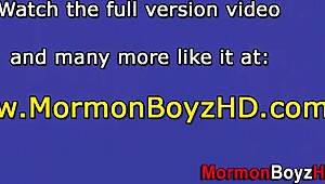 Hvorfor springer denne sprøjtende fyr i uniform undertøj over?