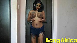 Ebony solo babe shakes jiggly big black tits