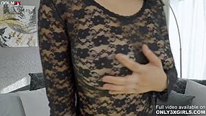 Süper azgın Ava Black iki deliğini seks oyuncaklarıyla dolduruyor 😈