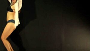 Beautiful Xiaoxiao's Creative Sexy Dance Show in Tokyo