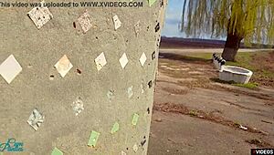 Pasierb i pasierbica drażnią się nawzajem, aż dochodzi na majtkach w tajemnicy