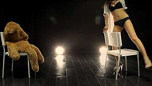 Beautiful Xiaoxiao's Creative Sexy Dance Show in Tokyo