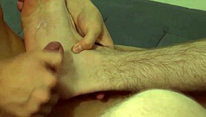 Gay kinky hunk says, 'watch me jizz on feet?'