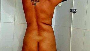 Latina Amateur Paty Bumbum Washes Her Hairy Pussy