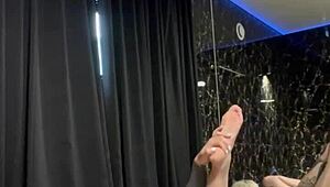 Watch me squirt all over this hotel room bed!