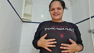 Latina Amateur Paty Bumbum Washes Her Hairy Pussy