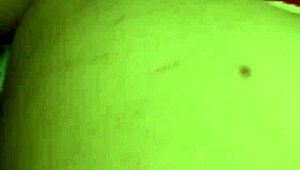 Yangpu fingering and masturbating before anal sex with mature woman?