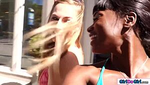 Black And White Lesbians Pussylicking In Sex Tape!