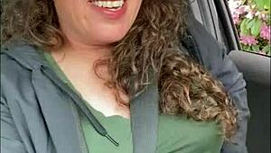 Играю на публике с игрушкой Lovense Lush, дразня незнакомцев