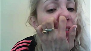 Hot boogers eater in close-up fetish action