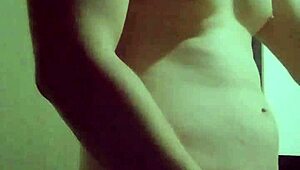 sina malvako me masturbo desnudo al salir de la ducha, feelin sexy and horny after that shower