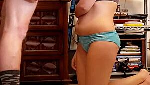 Girlfriend gives an amazing blowjob in hidden cam 😍