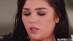 Wow! Gym bunny Lena forfører sexede Aria til hot saksning!