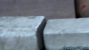 日本婊子户外公共恋物场景小便