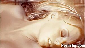 Aku liat babe seksi Brittney Skye hisap kontol mesra sex outdoor