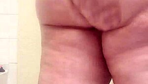 Pretty Pink Pussy Lil-Ryda Oils Up Seductively for Action